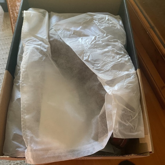 Brand new pair of brown Chelsea boots size 13 never worn - Picture 2 of 3